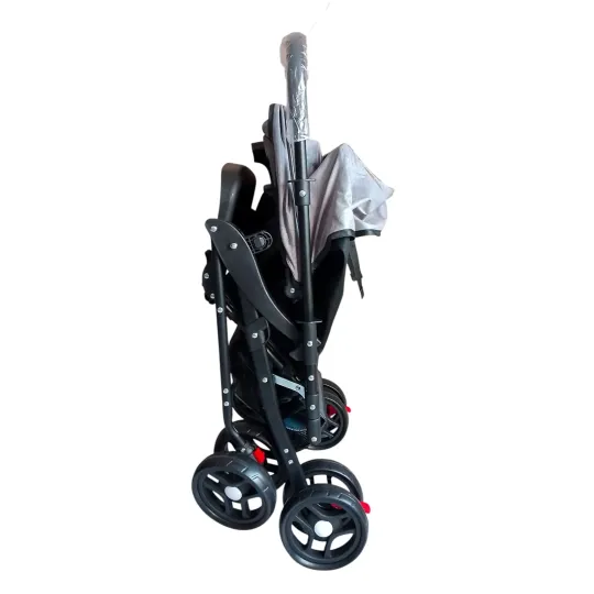 COCHE PARA BEBE PRIORI DE PASEO