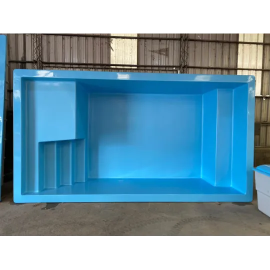 Pileta de fibra con Solarium humedo y banco